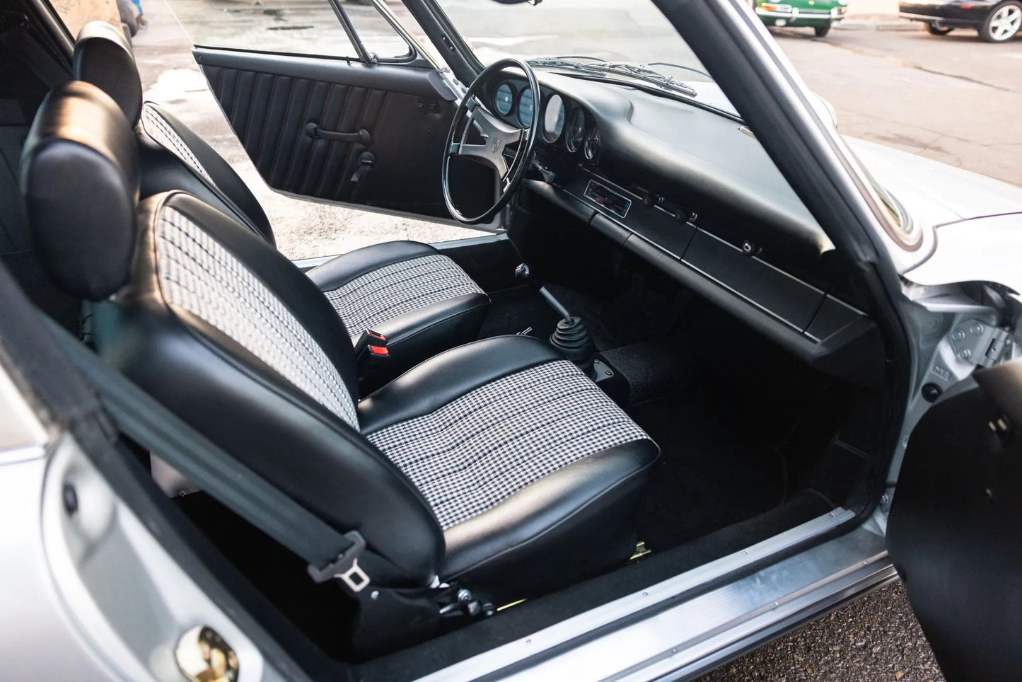 1972 911S Targa Silver Metallic - DNA - Motorsports